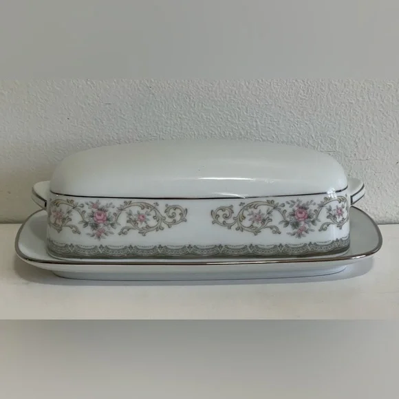 Noritake White Edgewood Porcelain Covered Butter Dish - Picture 3 of 4